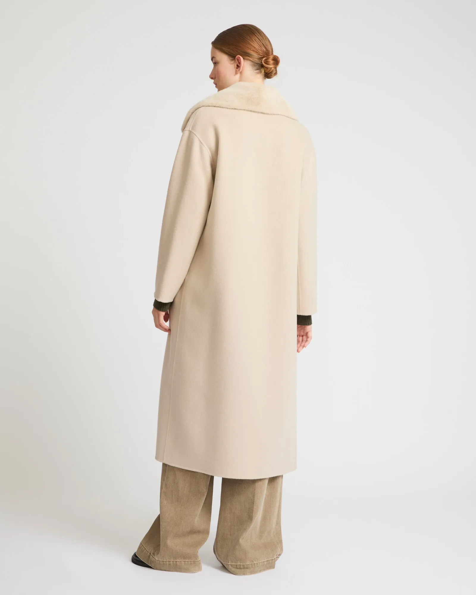 Cashmere wool coat with mink fur collar