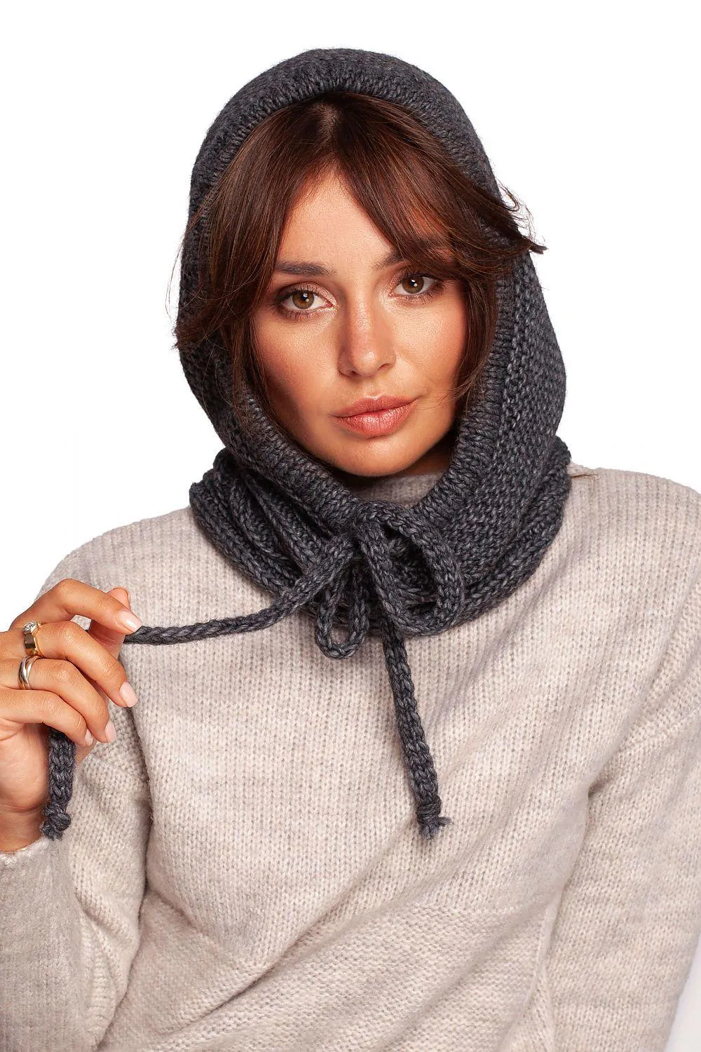 Cozy Autumn Elegance: Knit Infinity Scarf for Fall Fashion