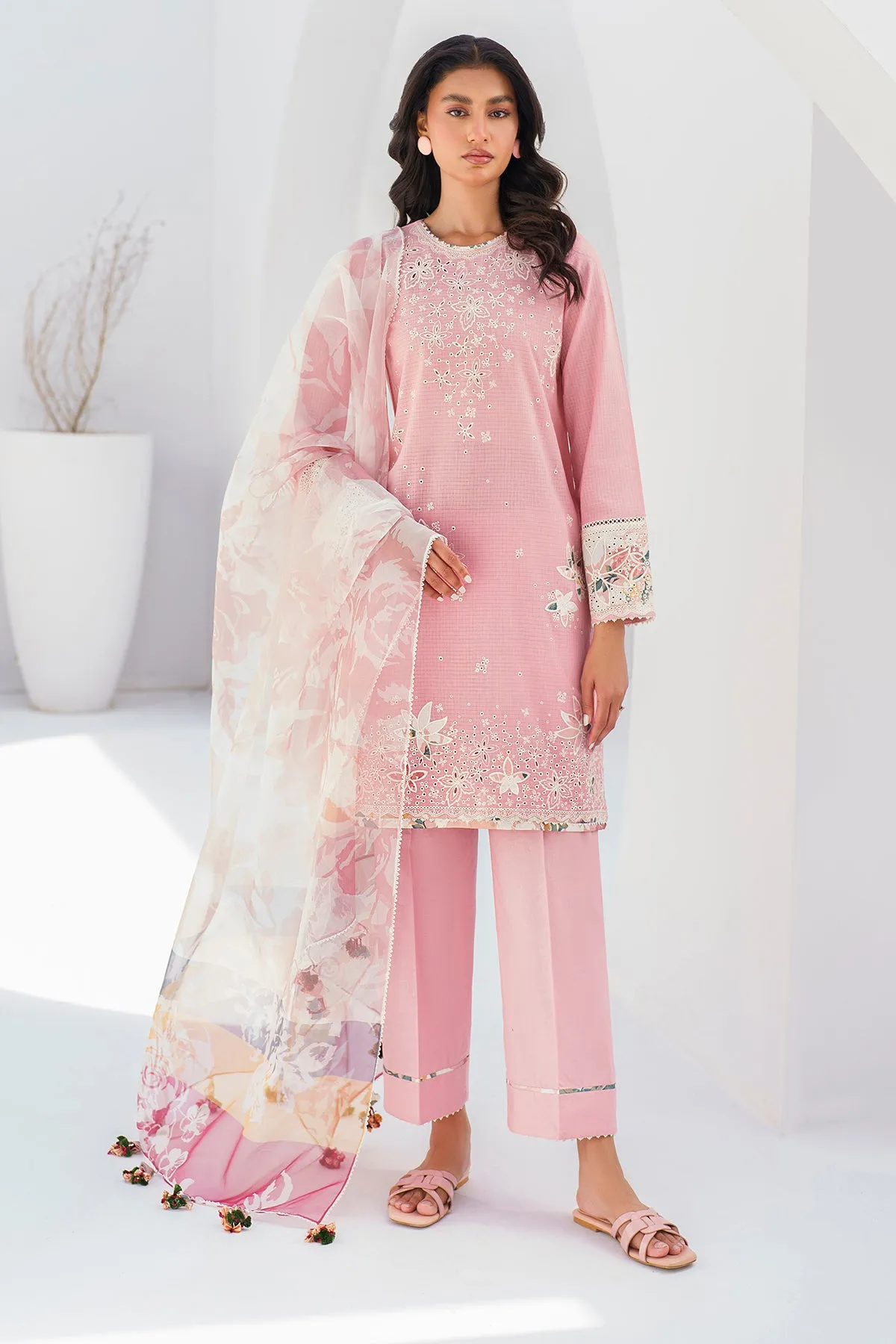 Embroidered Lawn USE-9038