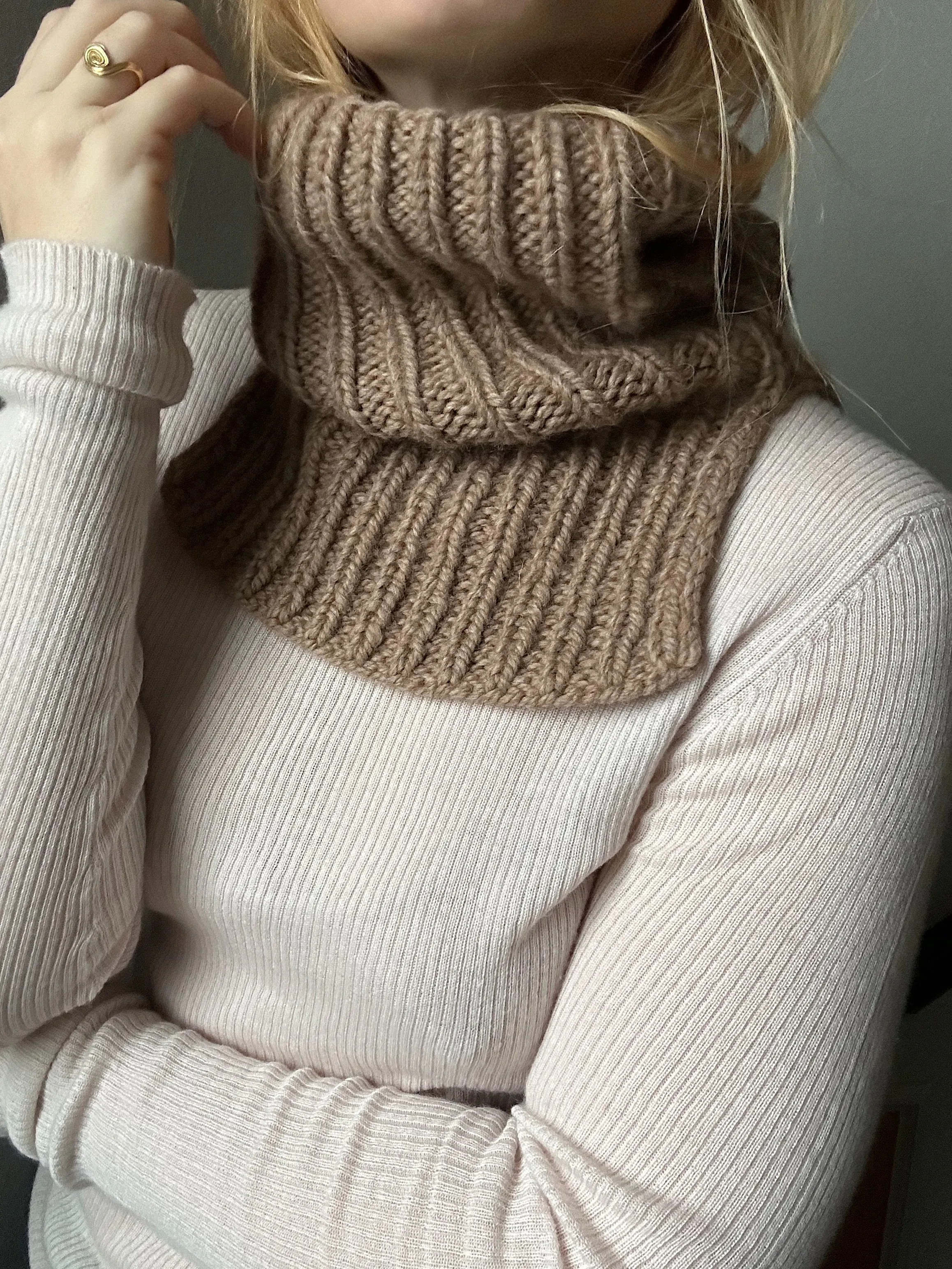 Nellie Neck Warmer - SVENSKA