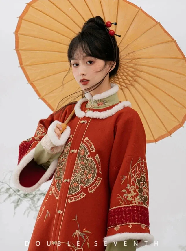 Tihong Haitang 剔红海棠 Picking Red Begonias Ming Dynasty Round Collar Jacket & Mamian Winter Set