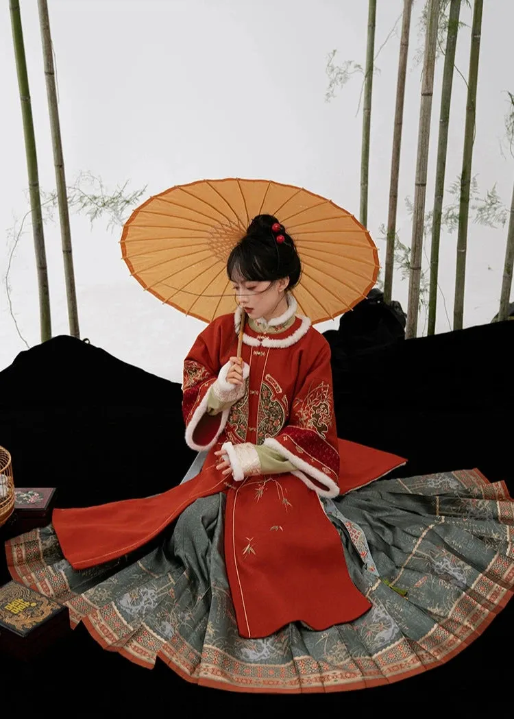 Tihong Haitang 剔红海棠 Picking Red Begonias Ming Dynasty Round Collar Jacket & Mamian Winter Set